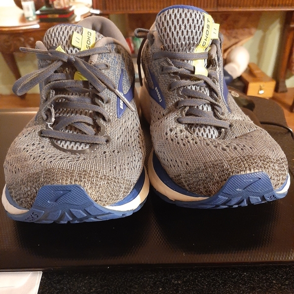 brooks ghost 11 mens size 10